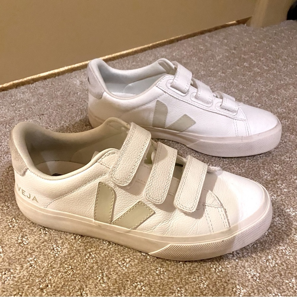 Veja Velcro Strap Sneakers - White / Cream